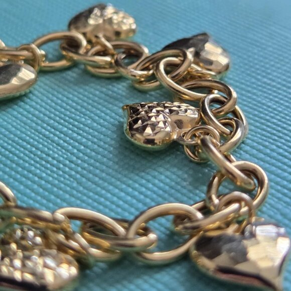 18k gold bracelet with mutiple heart charms Part 1 - Picture 8 of 13